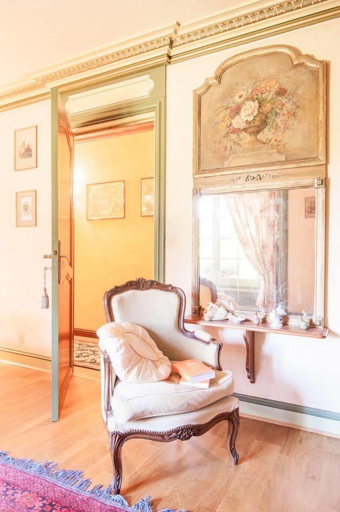 Bed and Breakfast Le Petit Manoir Des Bruyeres Villefargeau Exteriér fotografie